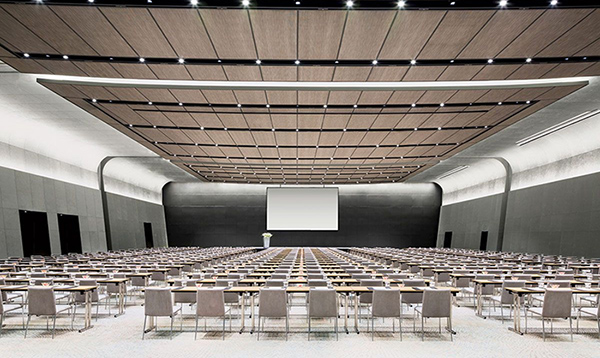 演讲式办公会议室装修布局